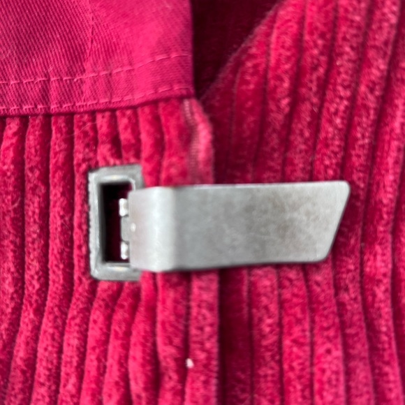 The Red i Corduroy jacket with detachable sleeves. - Picture 6 of 10